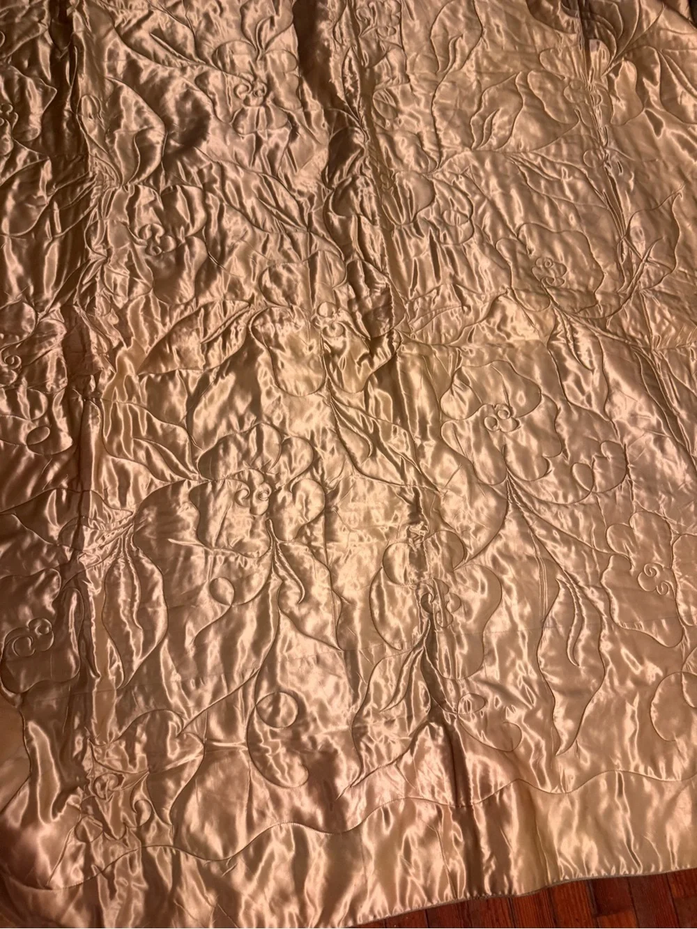 Carlin Comforts Saks 5th Avenue silk blend comforter 77 by 70 inches